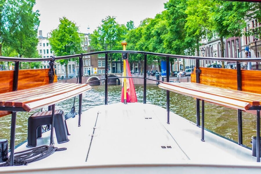 Amsterdam: Small-Group Canal Cruise incl. Drinks and Snacks - Herengracht Finish: Where the City Gets Extra Photogenic
