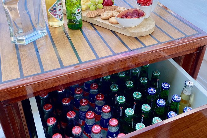 Amsterdam Small-Group Canal Cruise Including Snacks and Drinks - What the captain actually adds to the experience