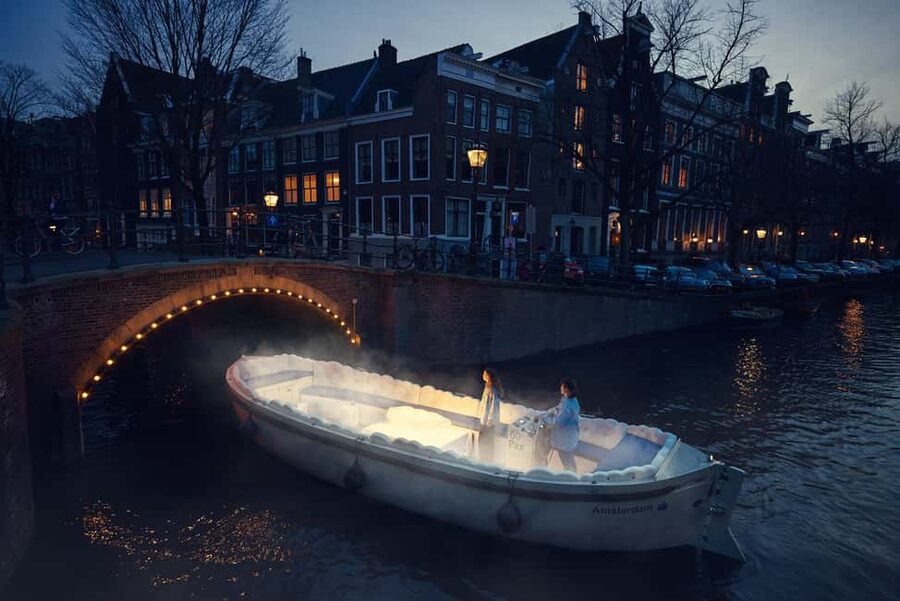 Amsterdam: Smoke & Cruise on covered Cannabis Boat With Bar - Your 1-hour route: what you actually see at each stop