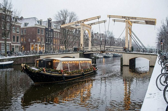Amsterdam Smoke Friendly Cruise with drinks option & local guide - Drinks and snacks: plan for what is included versus what you buy
