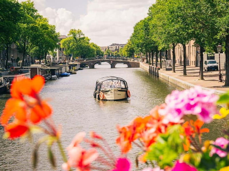 Amsterdam: Spanish Guided Open Boat Cruise with Bar Onboard - What One Hour Actually Feels Like