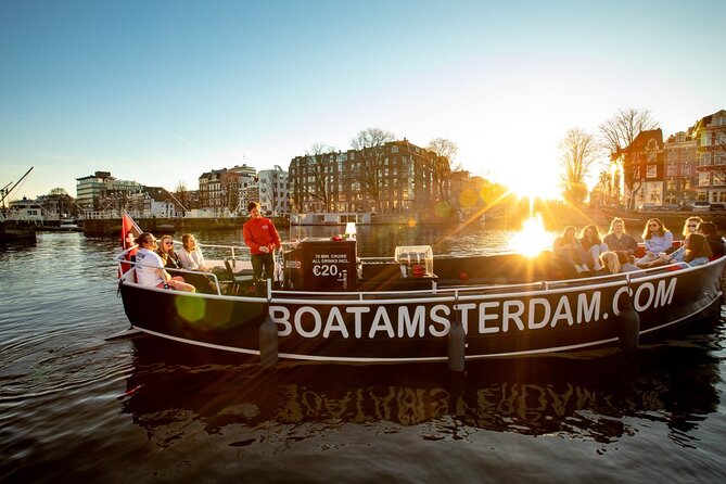 Amsterdam Sunset Canal Cruise with Live Guide and Open Bar - Electric boats at sunset, and why that matters