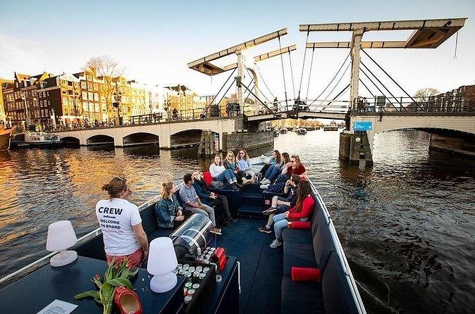 Amsterdam Sunset Canal Cruise with Live Guide and Open Bar - Toilets, seating, and comfort in different seasons