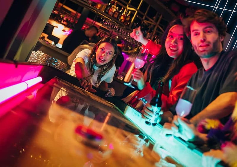 Amsterdam: The All Out - No.1 Activity Bar - The All Out Amsterdam: an activity bar with games that lead the evening