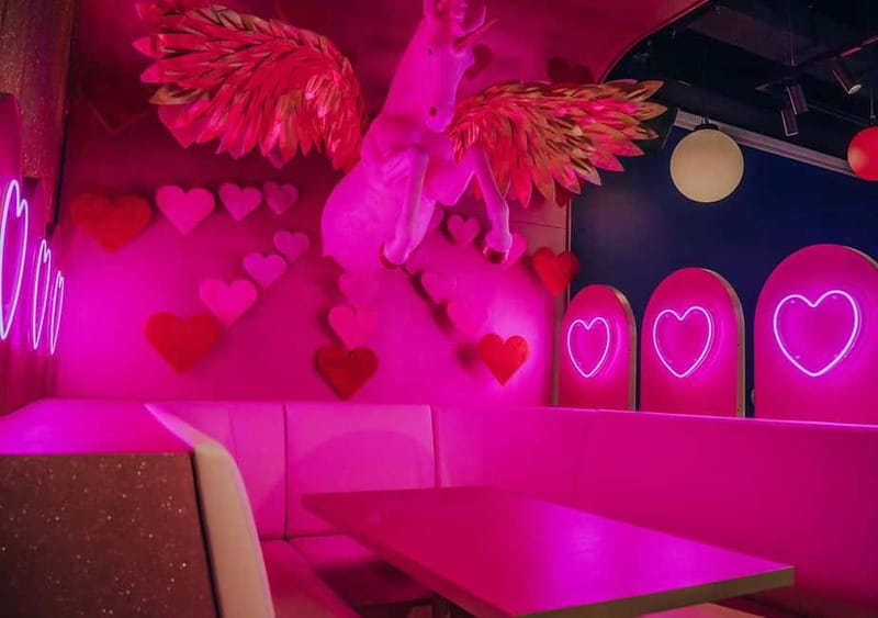 Amsterdam: The All Out - No.1 Activity Bar - Who should book this in Amsterdam, and who should skip it?