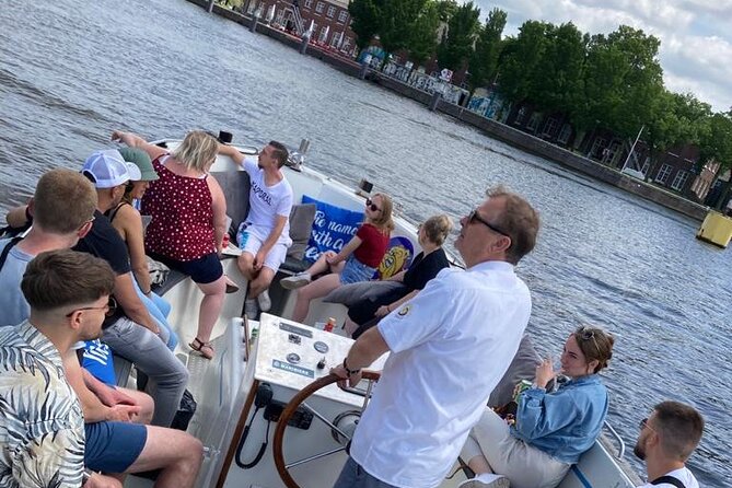 Amsterdam: The Bulldog Boat Smoke-Friendly Cruise & 2 Drinks - What the Bulldog Boat Cruise feels like in real life