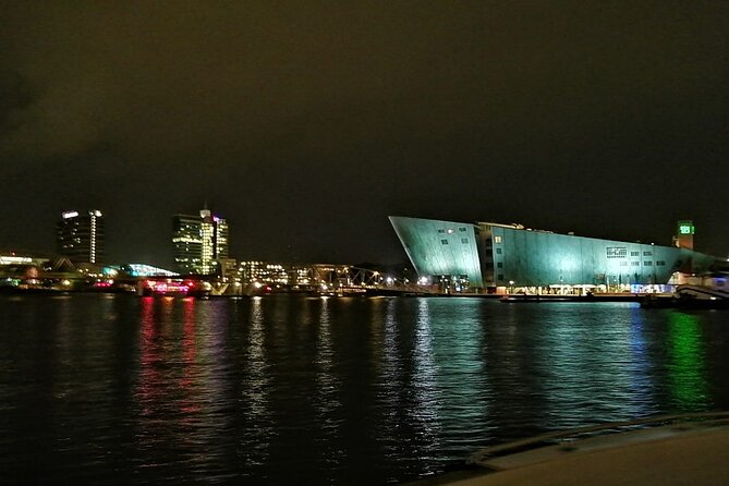 Amsterdam: The Bulldog Boat Smoke-Friendly Cruise & 2 Drinks - Drinks and the snack strategy