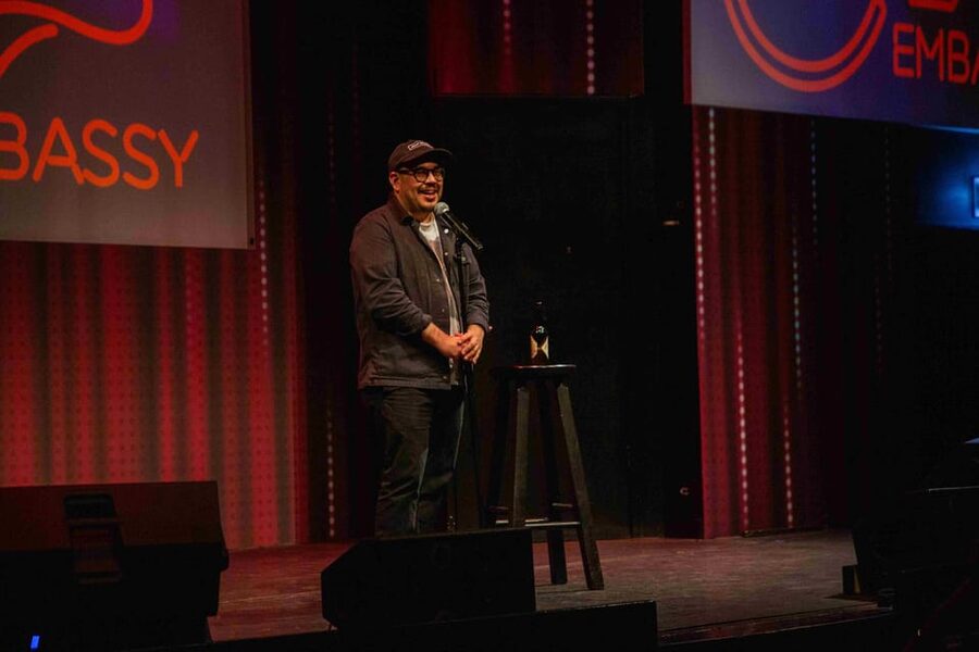 Amsterdam: The Comedy Embassy Stand-Up Show - Bringing Drinks Into the Room: A Small Rule That Changes the Mood
