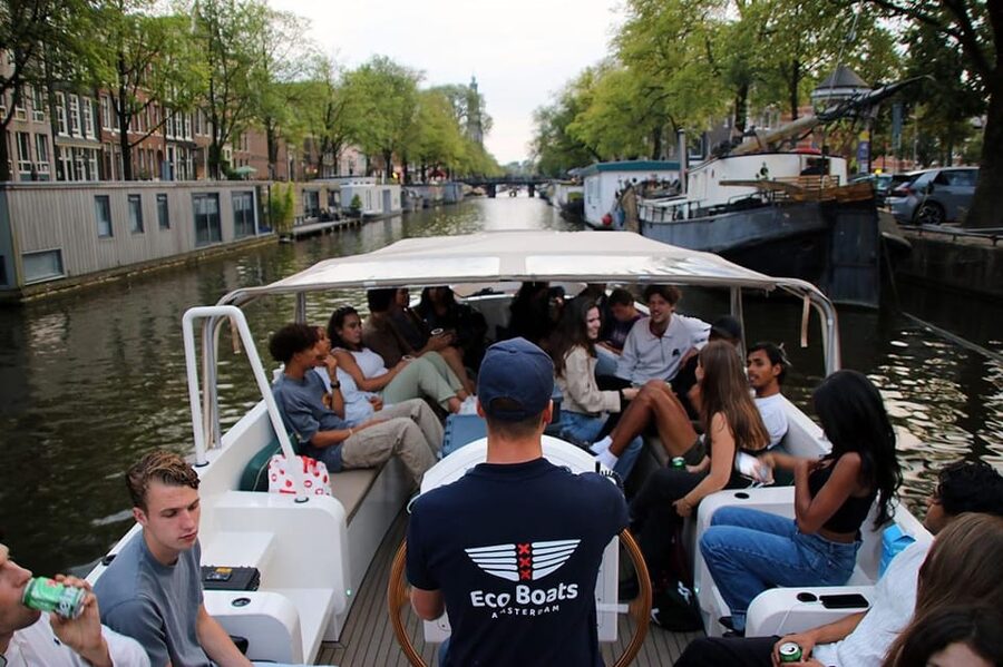 Amsterdam: The Newest Canal Cruise with Drink Option - Why this 1-hour canal cruise fits real travel schedules