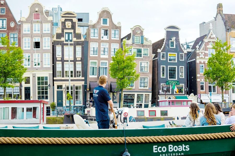 Amsterdam: The Newest Canal Cruise with Drink Option - Stop by stop: what you see on the Amsterdam canal route in 1 hour