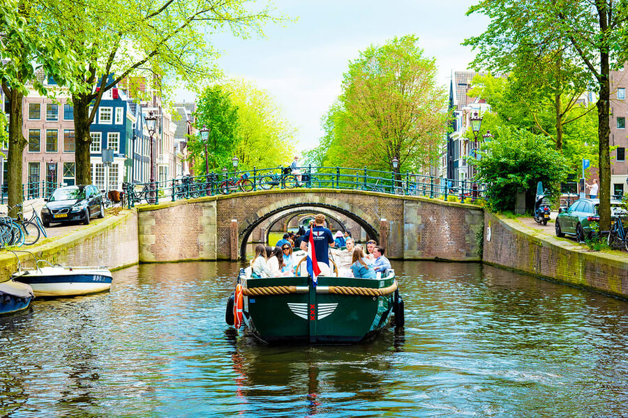 Amsterdam: The Newest Canal Cruise with Drink Option - Price and value: why about $18 can be a smart use of time