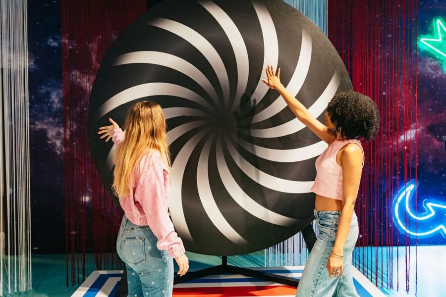 Amsterdam: The Upside Down Experience Entrance Ticket - Photos, QR codes, and getting the best upside down angles fast