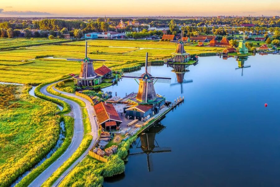 Amsterdam to Zaanse Schans Windmills, Volendam & Edam by Car - Who this tour suits best