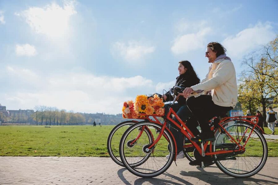 Amsterdam: Top Highlights Guided Bike Tour - Bikes, pace, and safety, what to expect on Amsterdam’s bike lanes