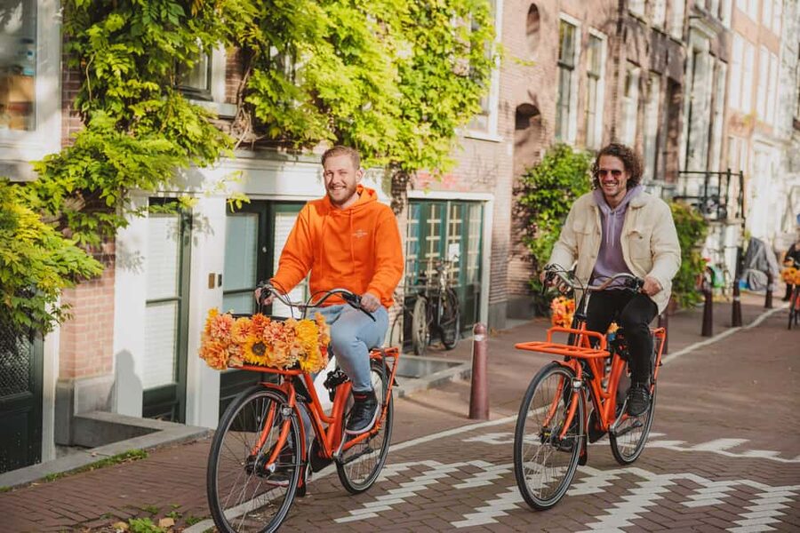 Amsterdam: Top Highlights Guided Bike Tour - Meeting near Central Station: where to find the shop and what the start feels like