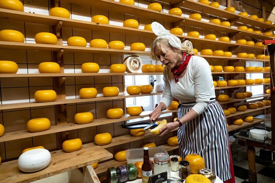 Amsterdam: Traditional Cheese Market Tour to Alkmaar - Key things to know before you go to Alkmaar