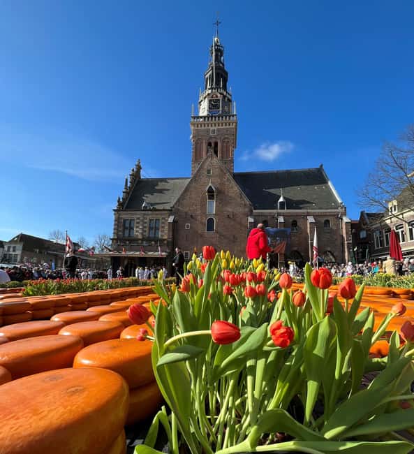 Amsterdam: Traditional Cheese Market Tour to Alkmaar - Entering the Alkmaar Cheese Market: Handclaps and the Market Show