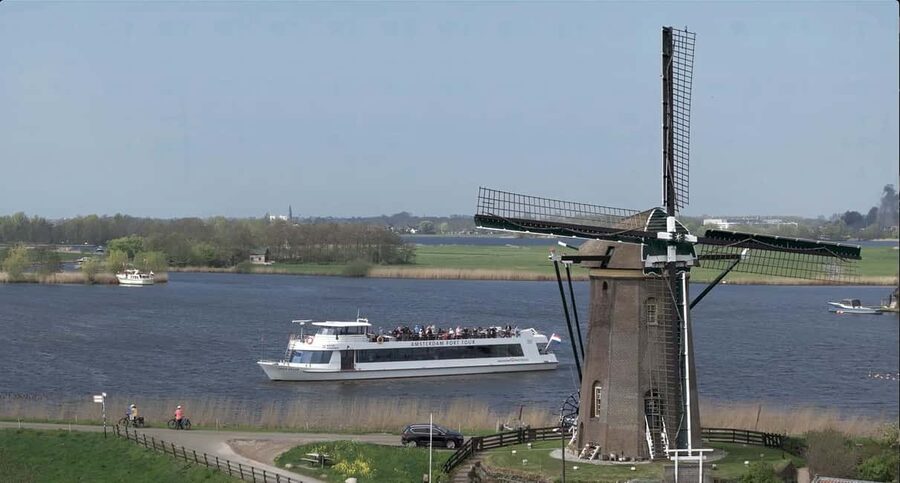 Amsterdam: Tulip Farm Visit, Keukenhof, and Windmill Cruise - De Tulperij Voorhout: where the tulip tour actually starts