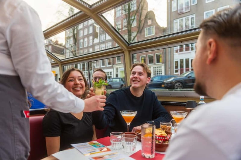 Amsterdam: Unlimited Cocktails Cruise on the Canals - Finding the boat at Damrak, then settling in