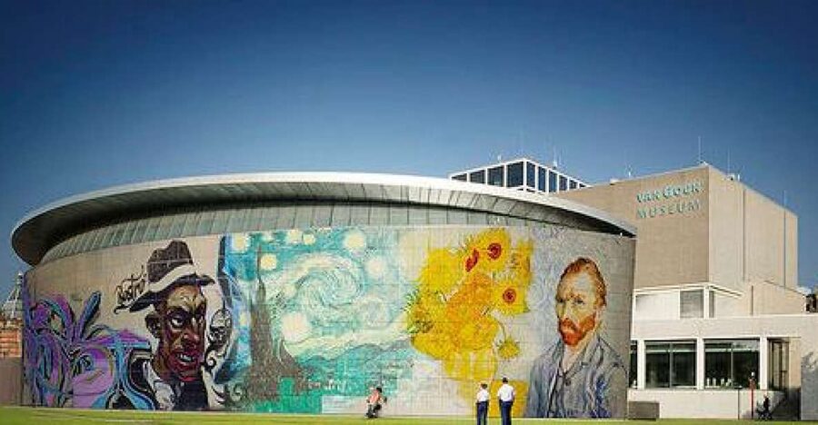 Amsterdam: Van Gogh Museum Guided Tour with Entry Ticket - Meeting point at the Van Gogh Museum entrance, and how to find your guide quickly