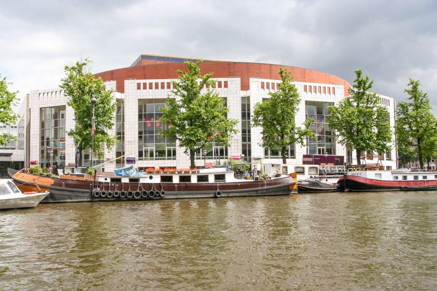 Amsterdam Walking Tour and Canal Cruise - Private group pacing, languages, and why 5 kilometers matters