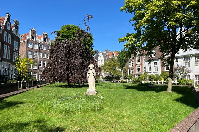 Amsterdam Walking Tour: Urban Legends & History with local guide - How the Tour Stays Fun: Small Group, Games, and a Storyteller