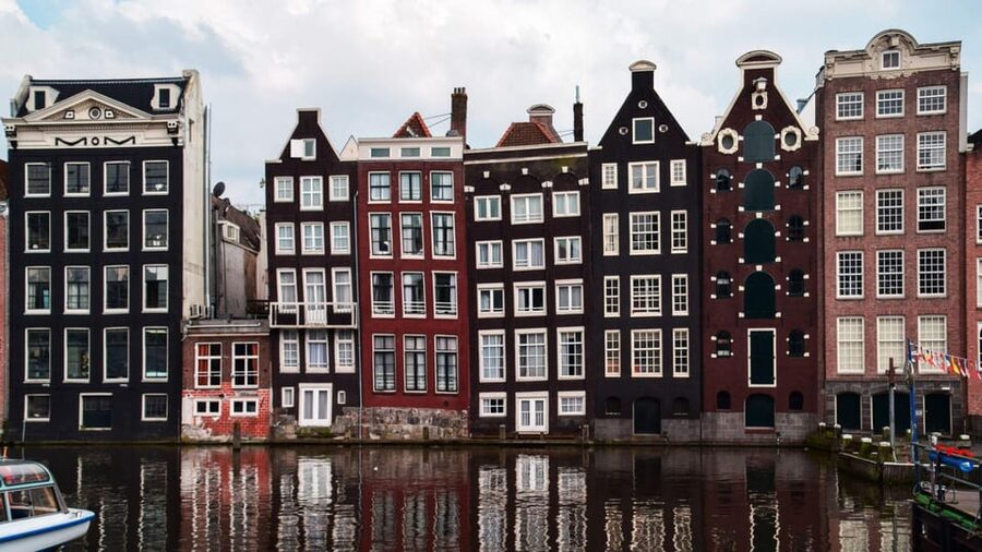 Amsterdam Walking Tour with a Local - The guide experience: private, multilingual, and adaptable