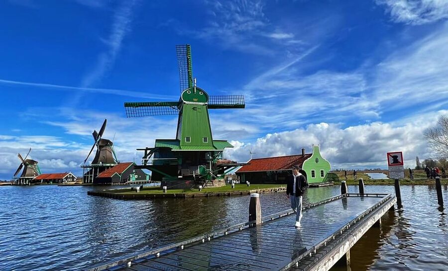 Amsterdam: Zaanse Schans and Giethoorn Day Trip with Cruise - Giethoorn’s car-free calm: the 1-hour canal cruise plus walking time