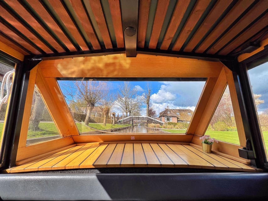 Amsterdam: Zaanse Schans and Giethoorn Day Trip with Cruise - Getting to North Holland: Mercedes minivan pickup that actually helps