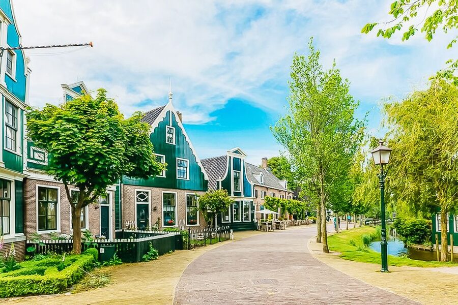 Amsterdam: Zaanse Schans, Edam, Volendam & Marken Bus Tour - Edam and cheese tasting: where the name makes sense
