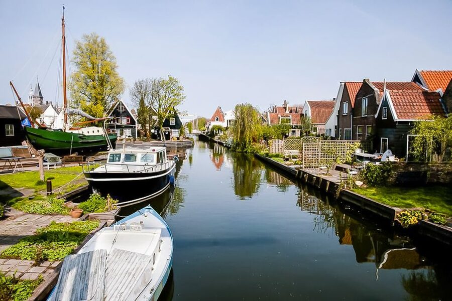 Amsterdam: Zaanse Schans, Edam, Volendam & Marken Bus Tour - Marken: narrow streets, sea-dominated atmosphere, and the “island” feel