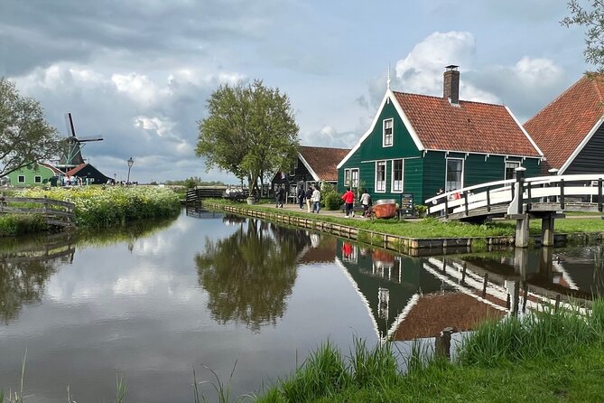 Amsterdam: Zaanse Schans & Giethoorn with Canal Cruise - Tips for a rain-or-shine canal and windmill day