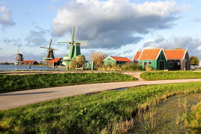 Amsterdam: Zaanse Schans, Marken, Volendam, & Edam Day Tour - Edam: Cobblestones, the Grote Kerk, and a Slower Moment