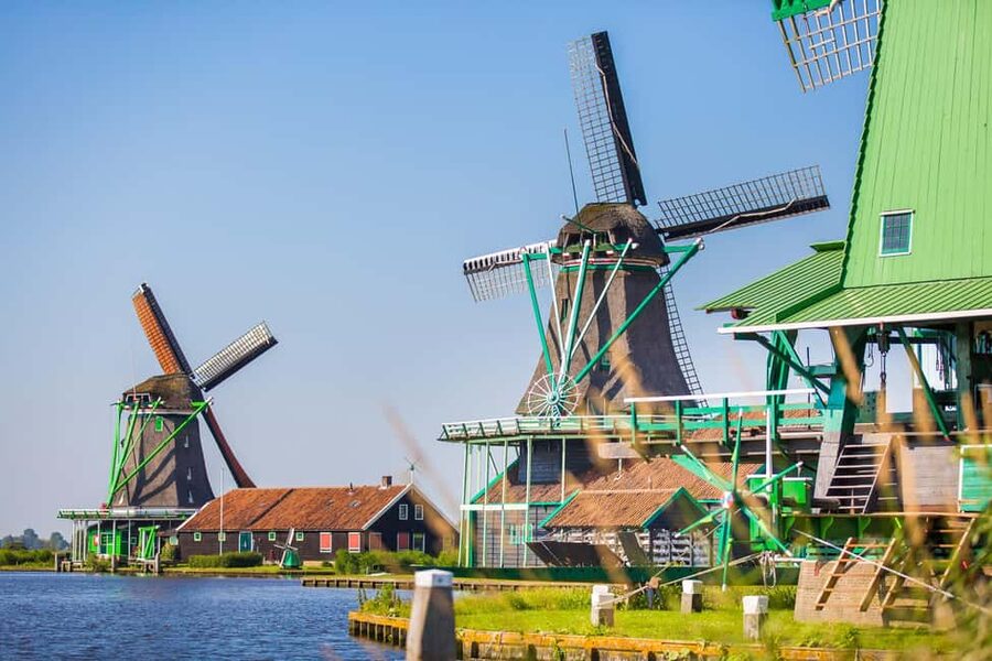 Amsterdam: Zaanse Schans, Marken, Volendam, & Edam Day Tour - Zaanse Schans Windmills: Your First Dutch Photo Stop, With Real Context