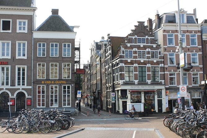 Art, Architecture and Amsterdam’s Golden Age: A Self-Guided Tour - Museumhuis Bartolotti: a canal house interior mindset (even from the outside)