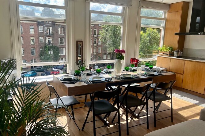 Authentic Italian Dinner in Cozy Canal Home in Amsterdam - The small-group setup: why max 6 people matters
