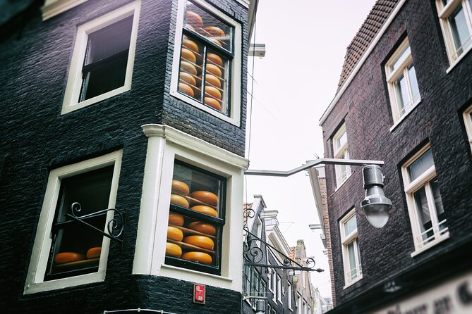 Authentic tour of Amsterdam: Jordaan, Ana Frank and Vondelpark - Guides and group size: why small feels better here