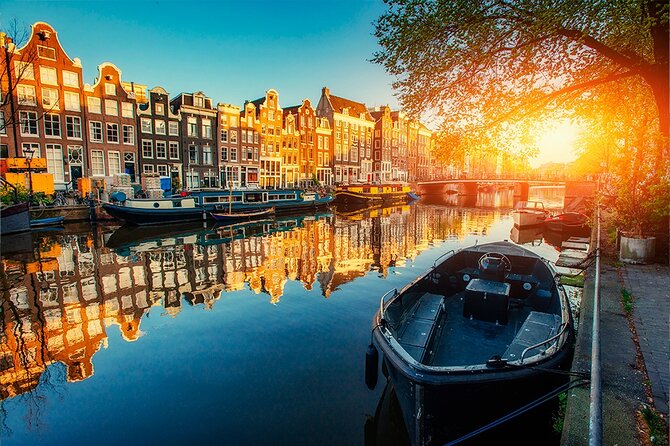 Authentic tour of Amsterdam: Jordaan, Ana Frank and Vondelpark - The canal ring and first orientation walk