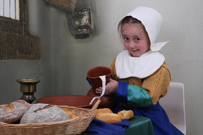 Become a Dutch Art Piece Photo Shoot in Amsterdam - Single Portrait - Museumphoto Photoshoot: Making Yourself Look Like Dutch Art