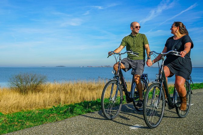Bike rental Volendam - Explore the Countryside of Amsterdam - Edam in About an Hour, Narrow Alleys and the Cheese Market