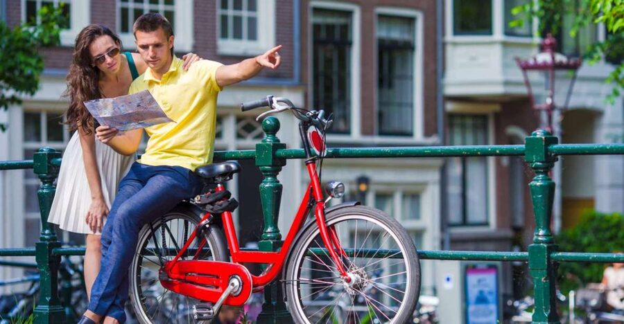 Bike Tour of Amsterdam Old Town, Top Attractions and Nature - Meeting point and bike setup: what happens before you roll