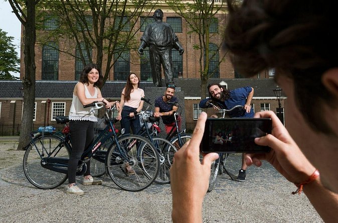 Bike Tour with Guide in Amsterdam - Scharrebiersluis and Wertheimpark: lock details and a calmer pocket of city life