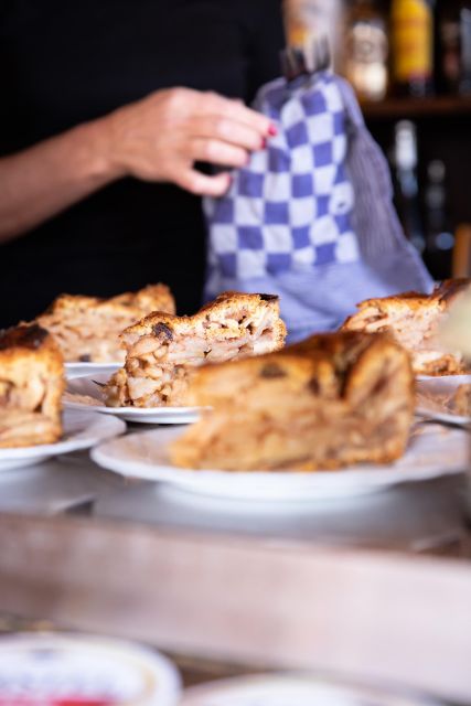 Boutique Dutch Food & History Tour with up to 8 guests only - A small-group Amsterdam food lesson in the Jordaan