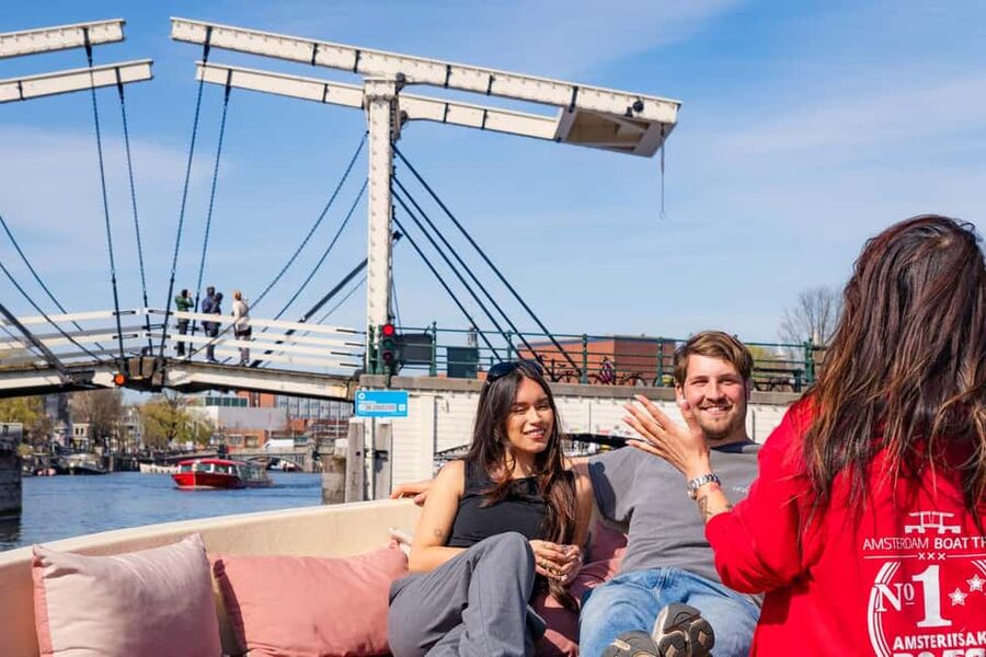 Cheese & Drinks Guided Amsterdam Boat Tour, All Inclusive - Getting the most from the live guide, and why names matter