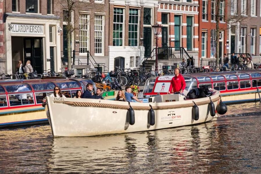 Cheese & Drinks Guided Amsterdam Boat Tour, All Inclusive - Who should book this cruise, and who should think twice
