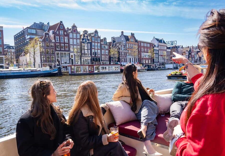 Cheese & Drinks Guided Amsterdam Boat Tour, All Inclusive - Why a 100% electric boat feels different on Amsterdam canals