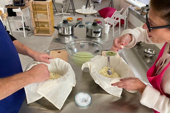 Cheese making workshop next to De Hallen, heart of Amsterdam - The 3-hour flow: De Hallen start, Ten Katemarkt stop, studio finish
