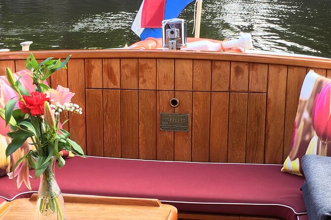 Cruise Amsterdam like a Local — Small Group 12 pax - Meeting Captain Dave: The “No Office” Trick That Saves Confusion