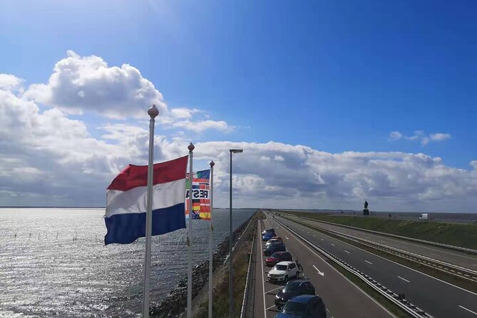 Day Tour Giethoorn, Afsluitdijk and Zaanse Schans with Boat Cruise - Pickup, group size, and the early start out of Amsterdam
