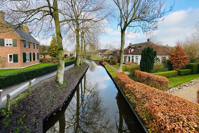 Day Tour Giethoorn, Afsluitdijk and Zaanse Schans with Boat Cruise - The wooden shoes workshop: demonstrations plus try-ons